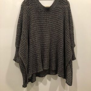 Grey knitted poncho S/M